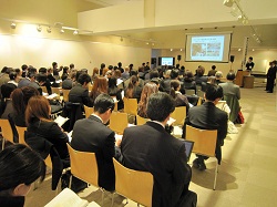 「学生による地域課題解決提案事業成果報告会」の様子