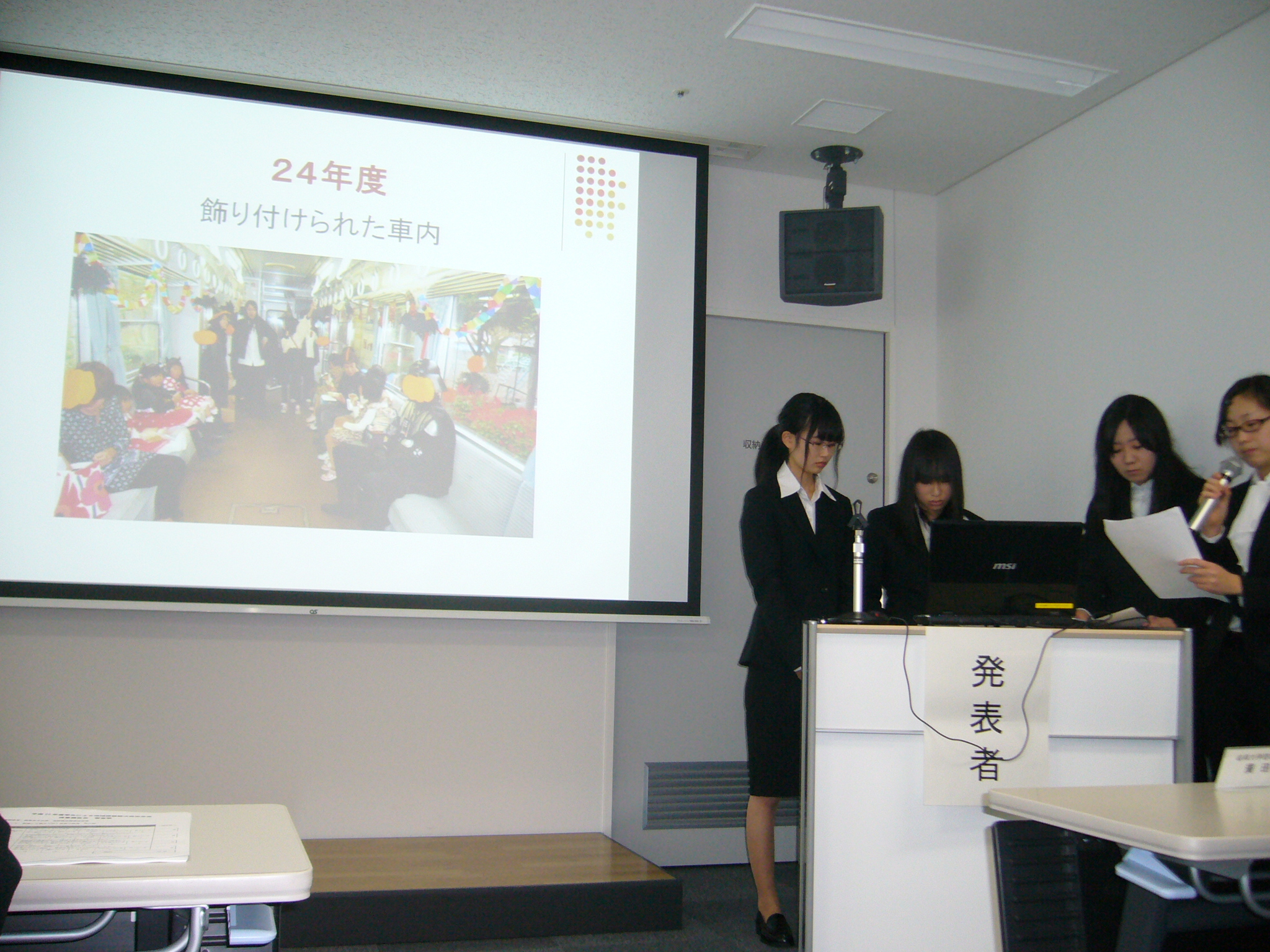 「学生による地域課題解決提案事業成果報告会」の様子